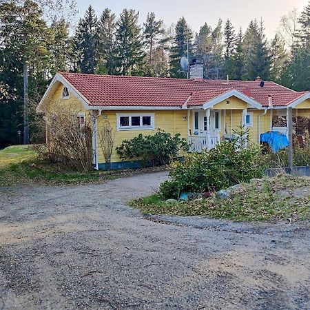 Holiday Home Ingaroe V Gronskan Bagian luar foto