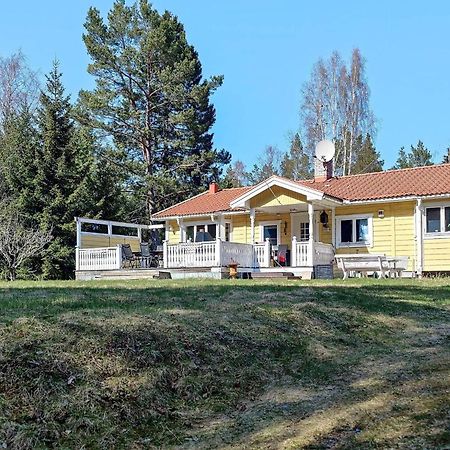 Holiday Home Ingaroe V Gronskan Bagian luar foto