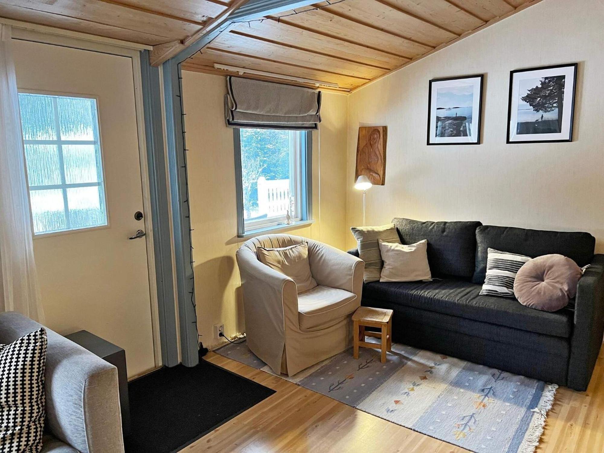 Holiday Home Ingaroe V Gronskan Bagian luar foto