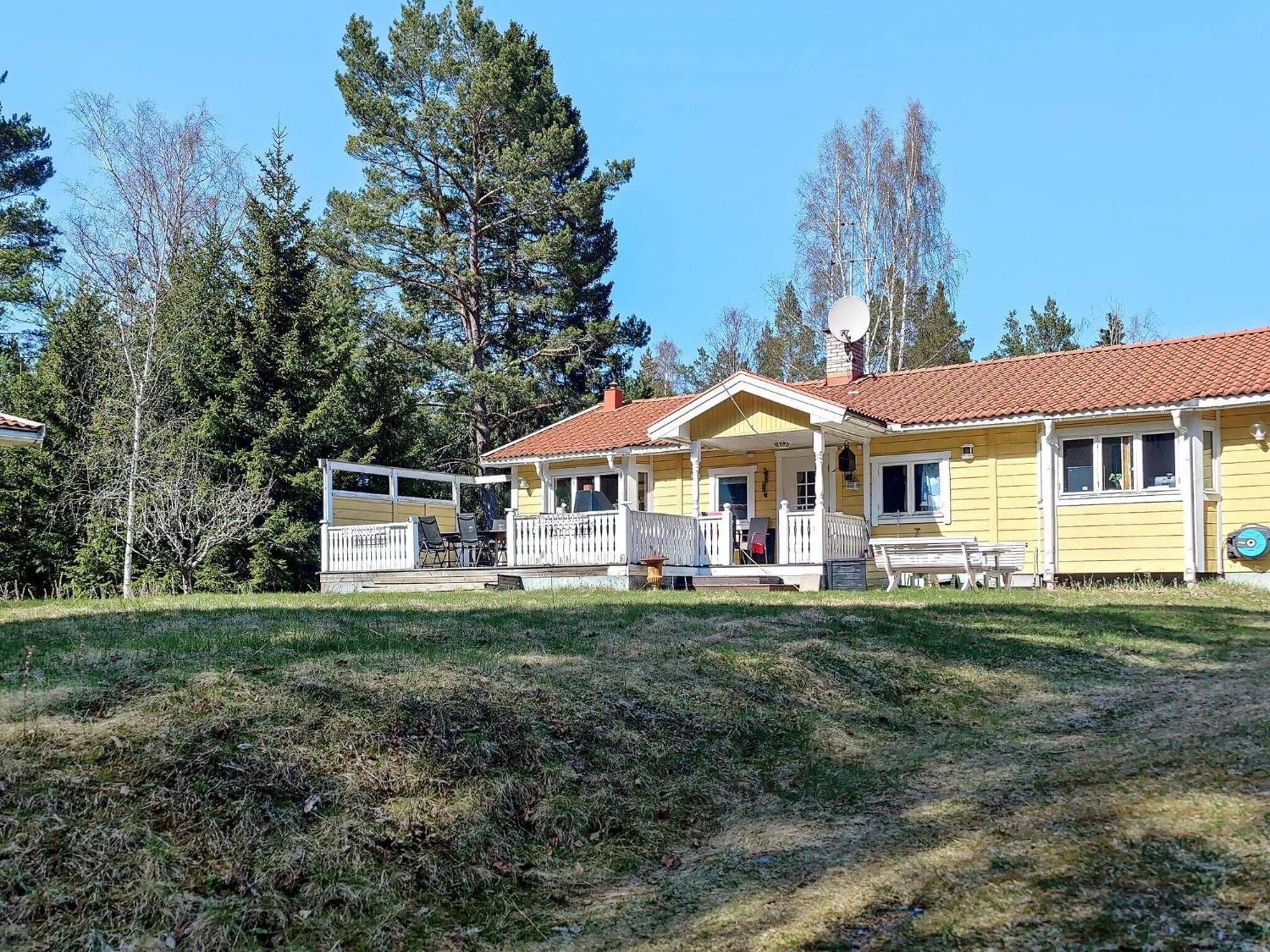 Holiday Home Ingaroe V Gronskan Bagian luar foto
