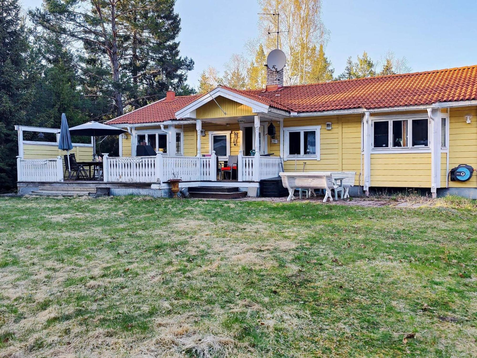 Holiday Home Ingaroe V Gronskan Bagian luar foto