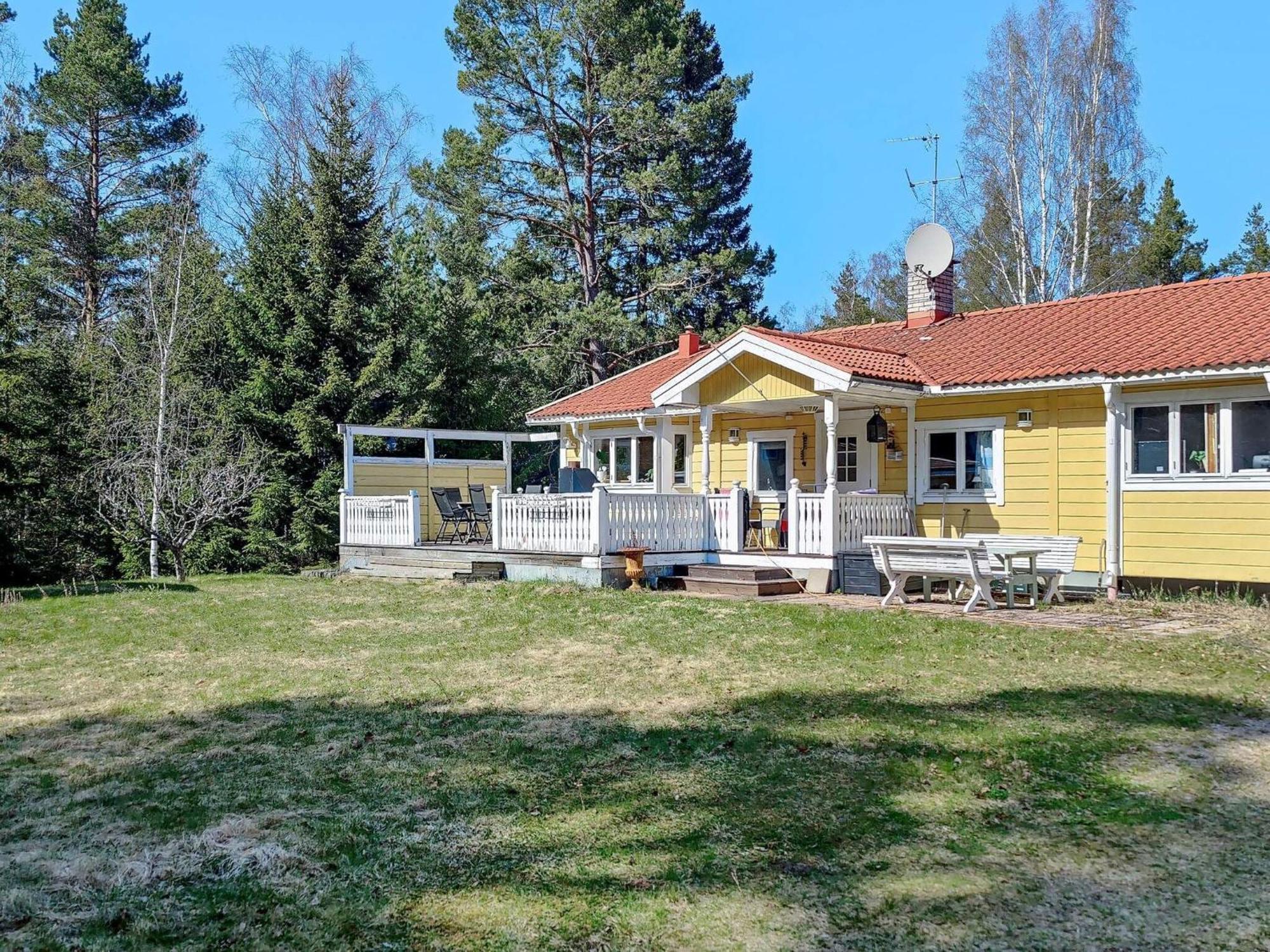 Holiday Home Ingaroe V Gronskan Bagian luar foto